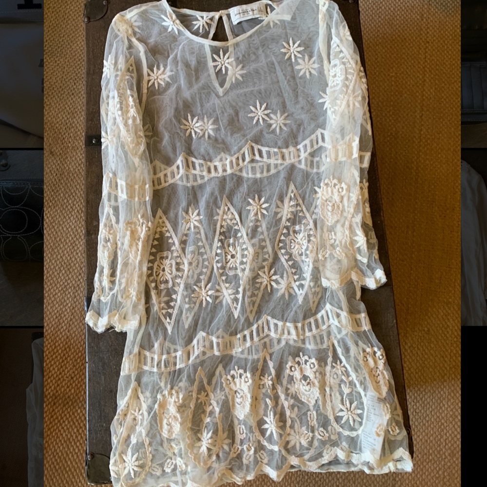Cream Abercrombie and Fitch lace/mesh mini dress